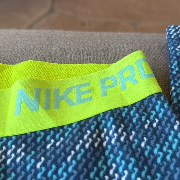 Nike Pro Leggings - Picture 3 of 3